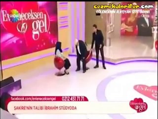 Yesil pasaport olmadan evlenmezmiş )))