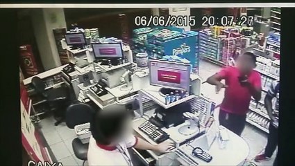 Homem leva tiro por não conseguir abrir registradora