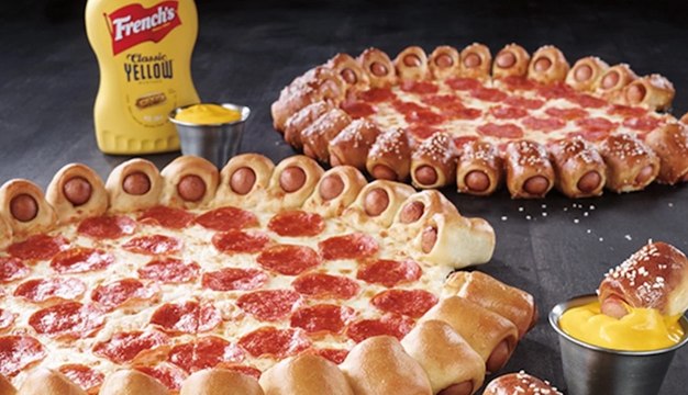 Pizza Hut's HOT DOG PIZZA Looks America-tastic | What's Trending Now