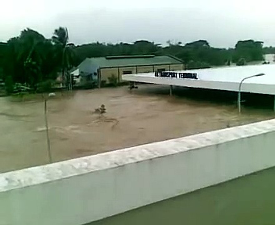 Typhoon pepeng in SM City Rosales