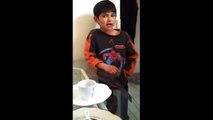 Niño gitano cantando por niña pastori