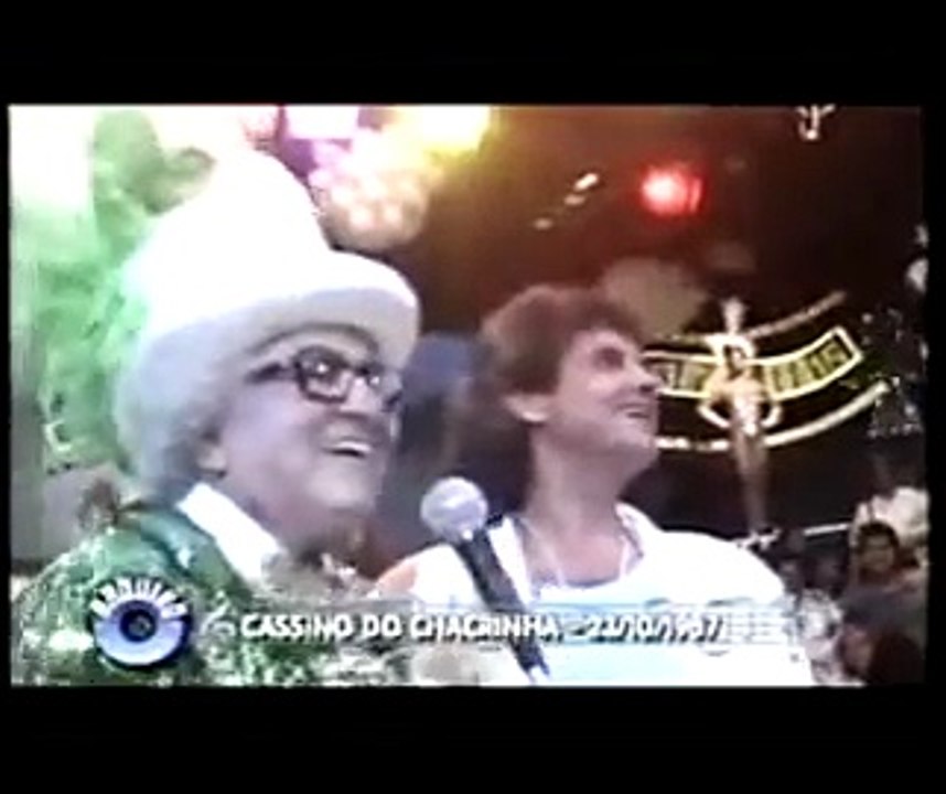 Chacrinha -  Roberto Carlos canta -Amor Perfeito-AUDIO ORIGINAL REMASTERIZADO