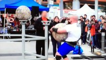 intenta levantar piedra de 130 kg con un fatal resultado