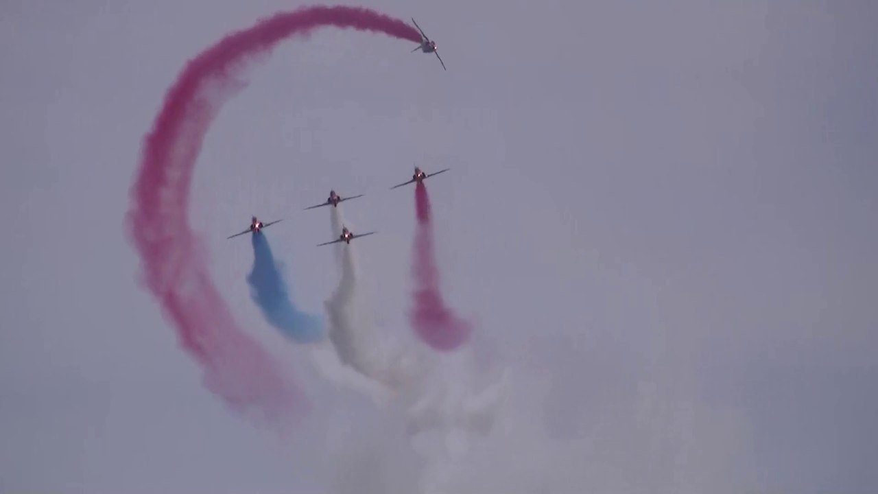 BA 705 TOURS THE RED ARROWS