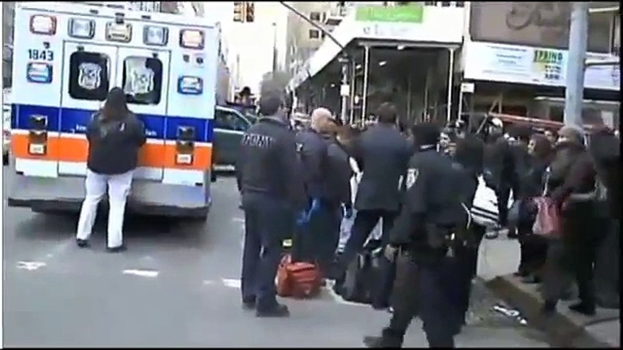 Woman Gives Birth on New York City Street