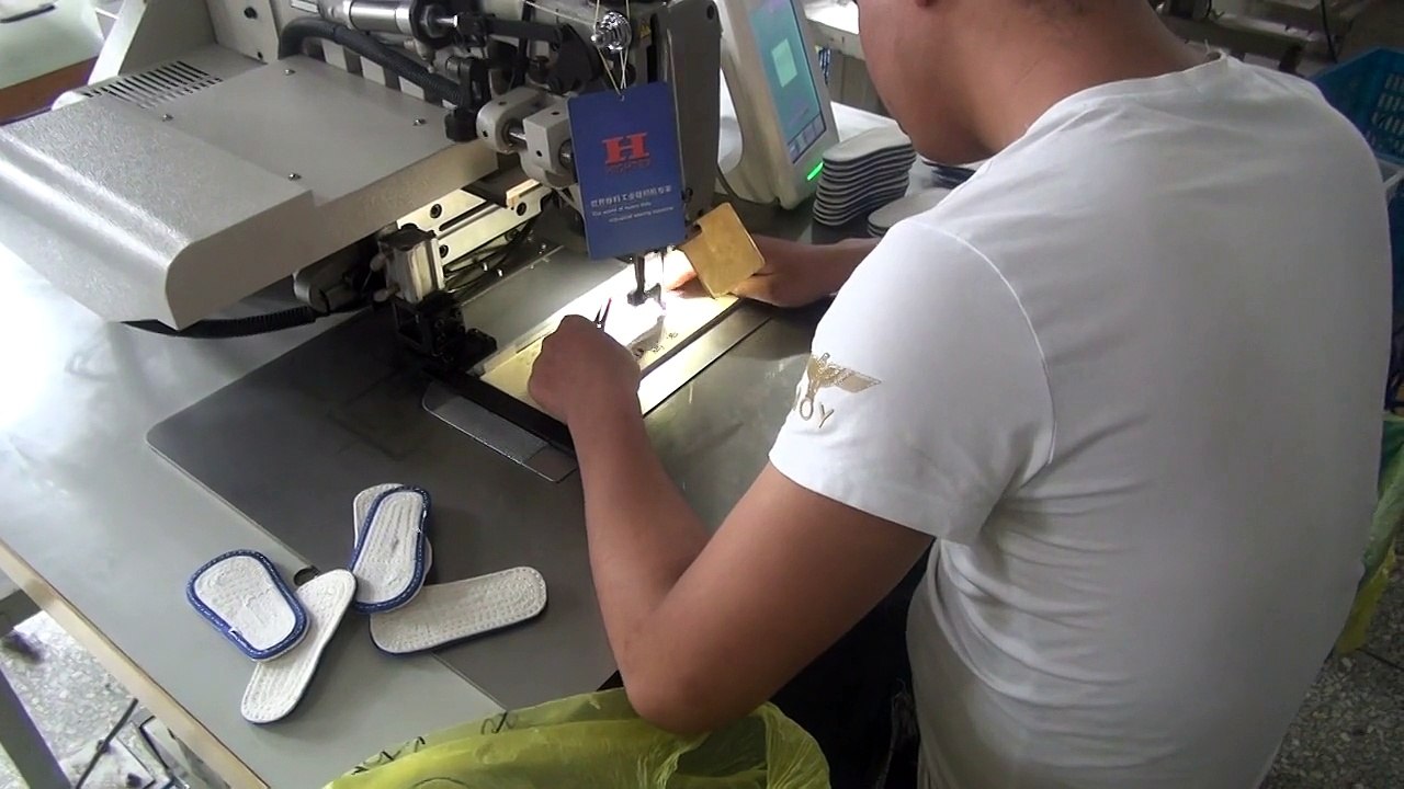 Machine à coudre programmable pour semelles des chaussures (enfant)