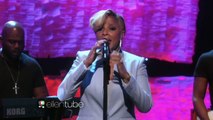Mary J. Blige Performs 'Right Now'