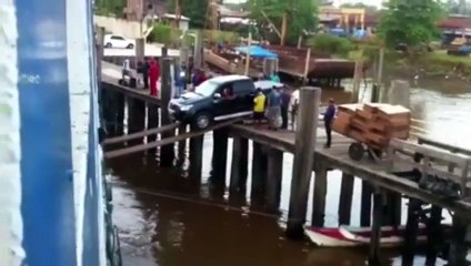 Embarquer un pick-up sur un bateau. FAIL ou PAS ?