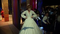 Broadway actors doing insanely fast costume changes - Backstage The King and I (2015)
