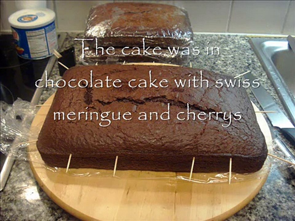 sewing machine cake