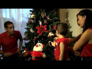 Intip Okan Kornelius Hias Pohon Natal di Rumah Barunya