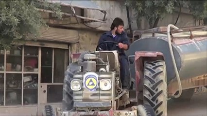 عمال الدفاع المدني بريف دمشق يبذلون جهودا مضاعفة