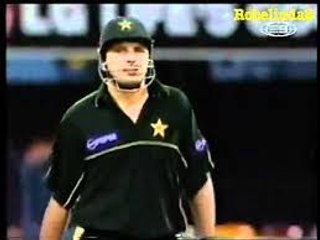 Shahid Afridi ONE HANDED SIX off Shane Warne 2002