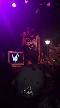 Sleeping With Sirens - Iris (live)