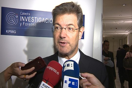 Catalá dice que el retirar títulos es exclusividad del Rey