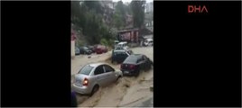 Ankara'da sel baskını, araçlar selde sürüklendi