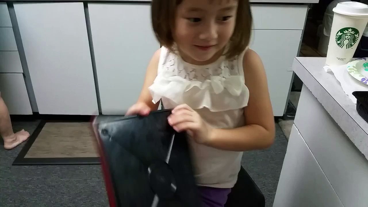 Aunty, take my picture!