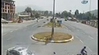 Full Speed Highway Crash - Video