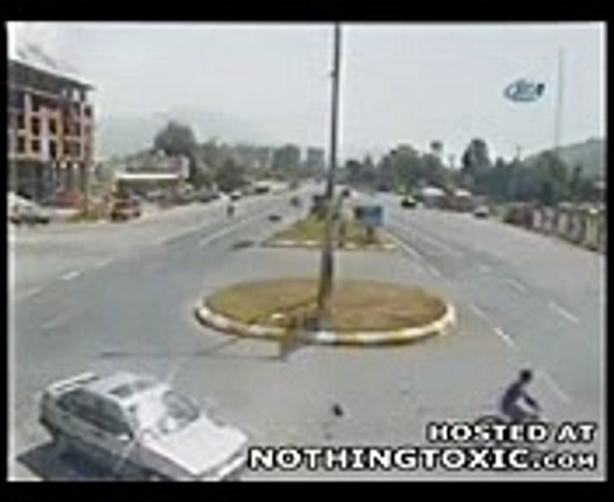 Full Speed Highway Crash - Video