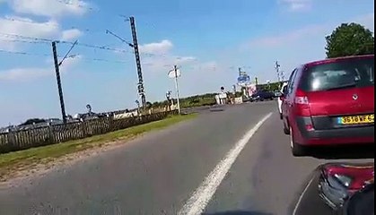 Des automobilistes inconscients au passage à niveau !