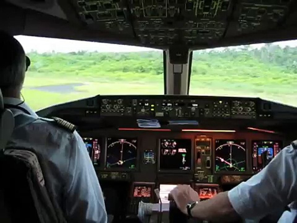 Boeing 777-300ER  Cockpit Take Off - Air France