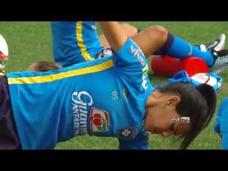 Jogadoras realizam treino leve