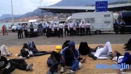 Des dizaines de migrants à la frontière à Menton