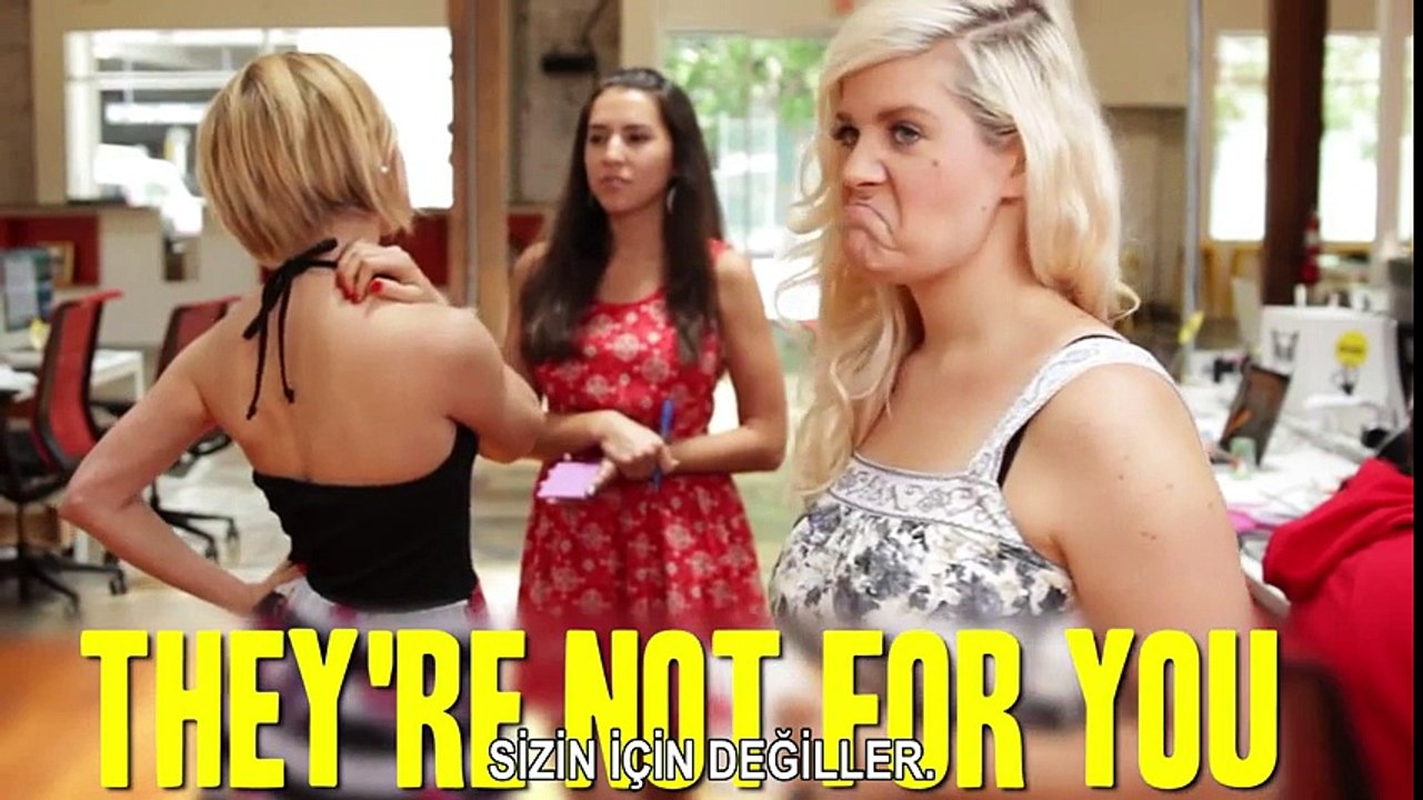 Yazın memeleri büyük olan kadınların yaşadığı zorluklar