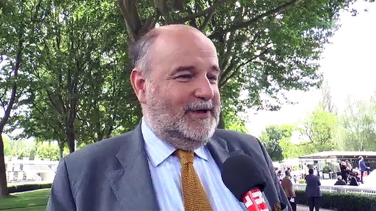 Jean d'Indy présente Sainte Amarante, n°7 dans le Prix de Diane Longines