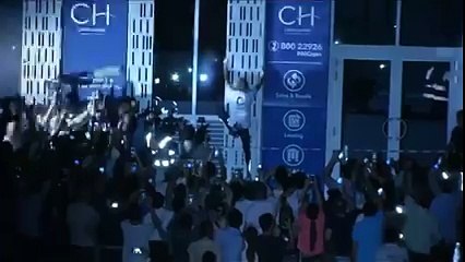 Frenchman Alain Robert took just 70 minutes to climb Dubai's 75-story Cayan Tower.