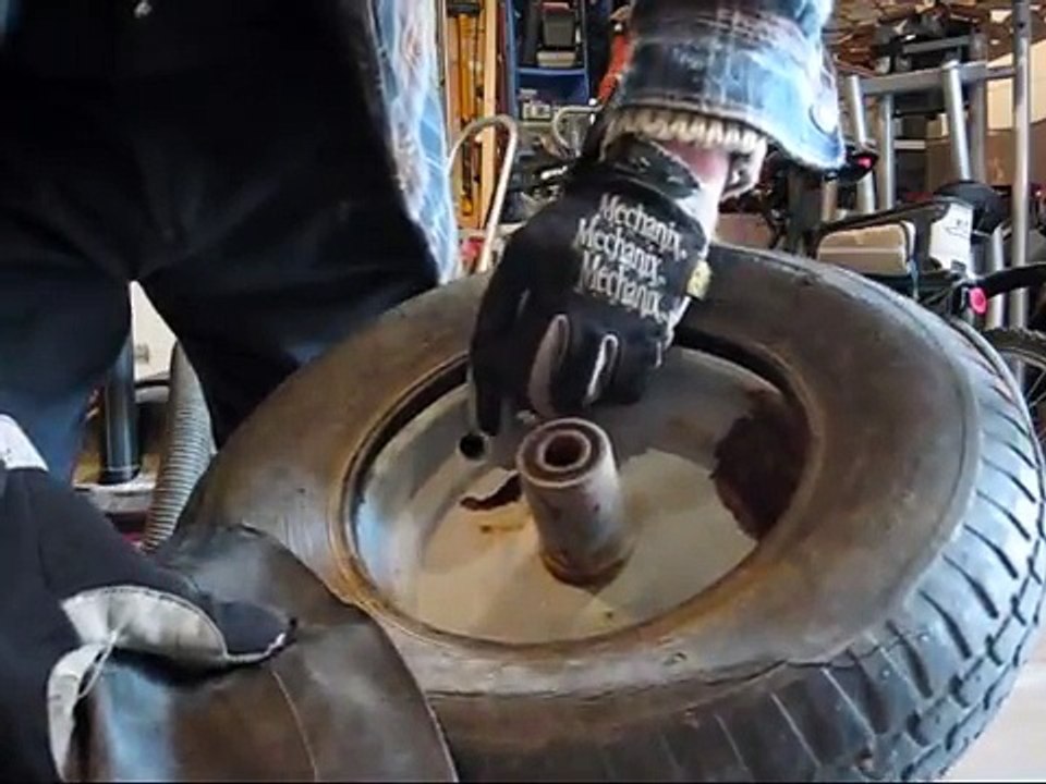 DIY Fixing a wheelbarrow tire - installing an inner tube