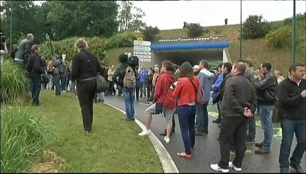 Morbihan : échanges véhéments entre le ministre Le Foll et des éleveurs de porcs en colère