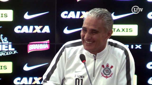 Tite 'ganha' escalação do Inter de presente e brinca com repórter de rádio