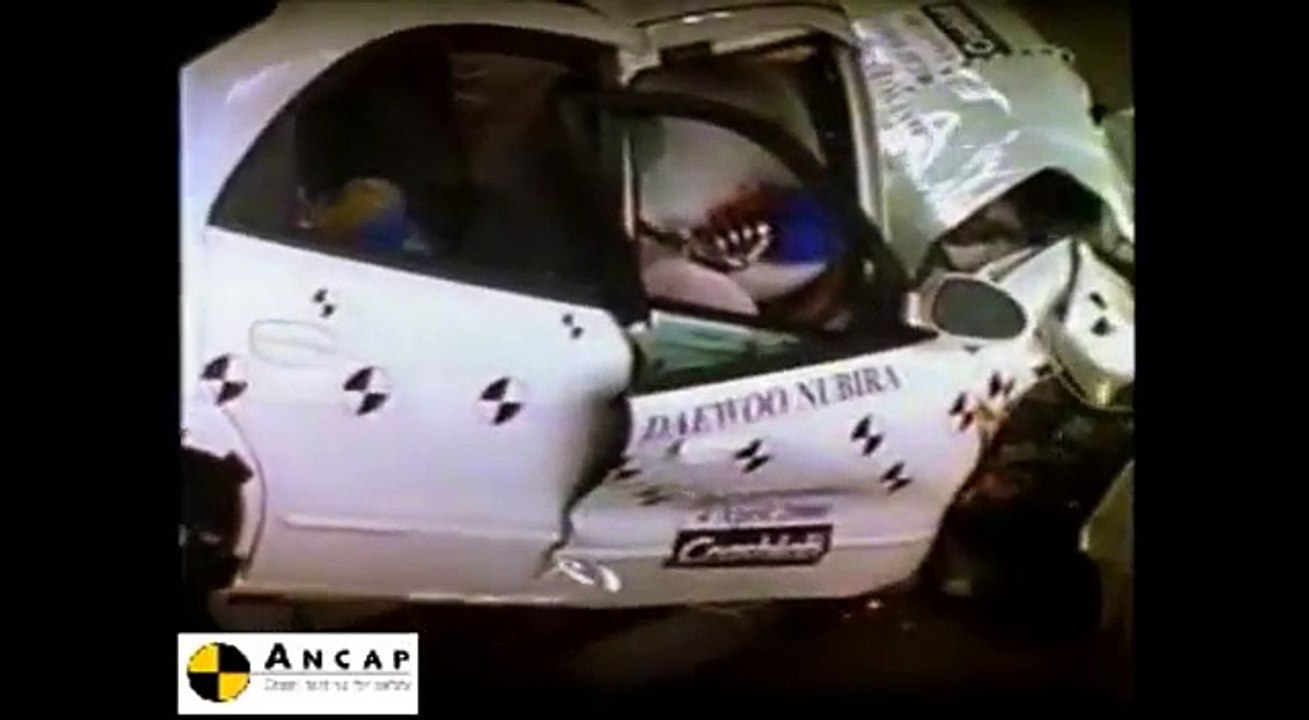 Daewoo Nubira 1998 ANCAP Crash Test (2 stars)