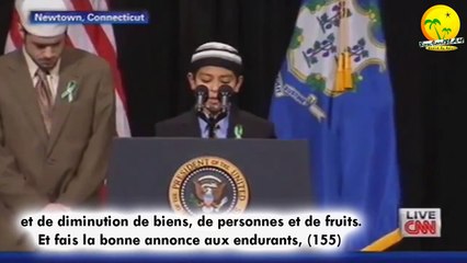 Un enfant musulman récite le Quran en présence du président américain Obama.