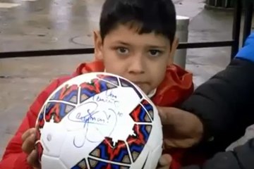 Quand Neymar fait le bonheur d'un jeune garçon