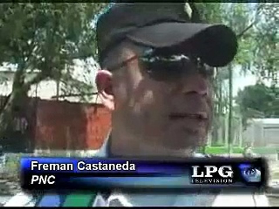 Supuestos estudiantes protestan con quema de llantas