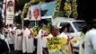 Católicos guatemaltecos marchan en honor al nuevo beato Juan Pablo II