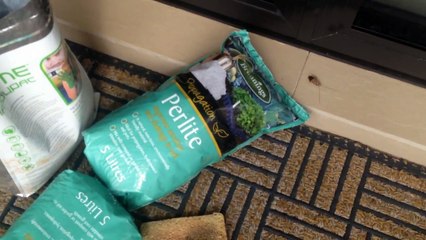 Perlite cement mix used on elite woodfired pizza oven build