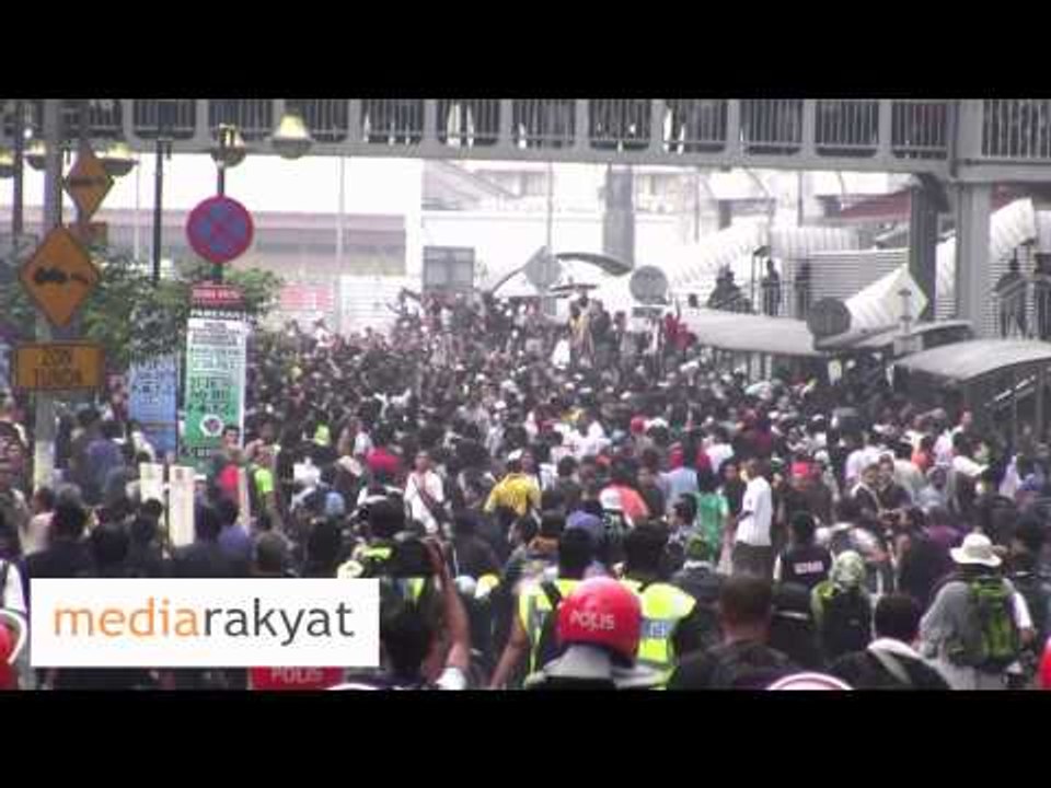 (In HD) Bersih 2.0 Rally 2011: Malaysian Police Crack Down On Protesters At Bersih Rally