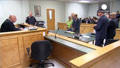 الولايات المتحدة: إلقاء القبض على عاملة سهلت فرار مجرمين من سجن دانيمورا الحصين