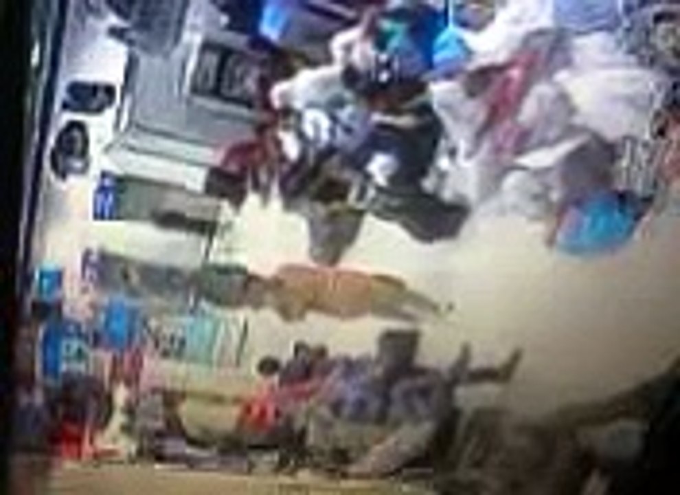 cctv caught stealing laptop  - Daewoo terminal Rawalpindi - amy body know this thief may call on 03335716836
