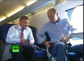 Putin pilotea avion para apagar fuegos en Rusia