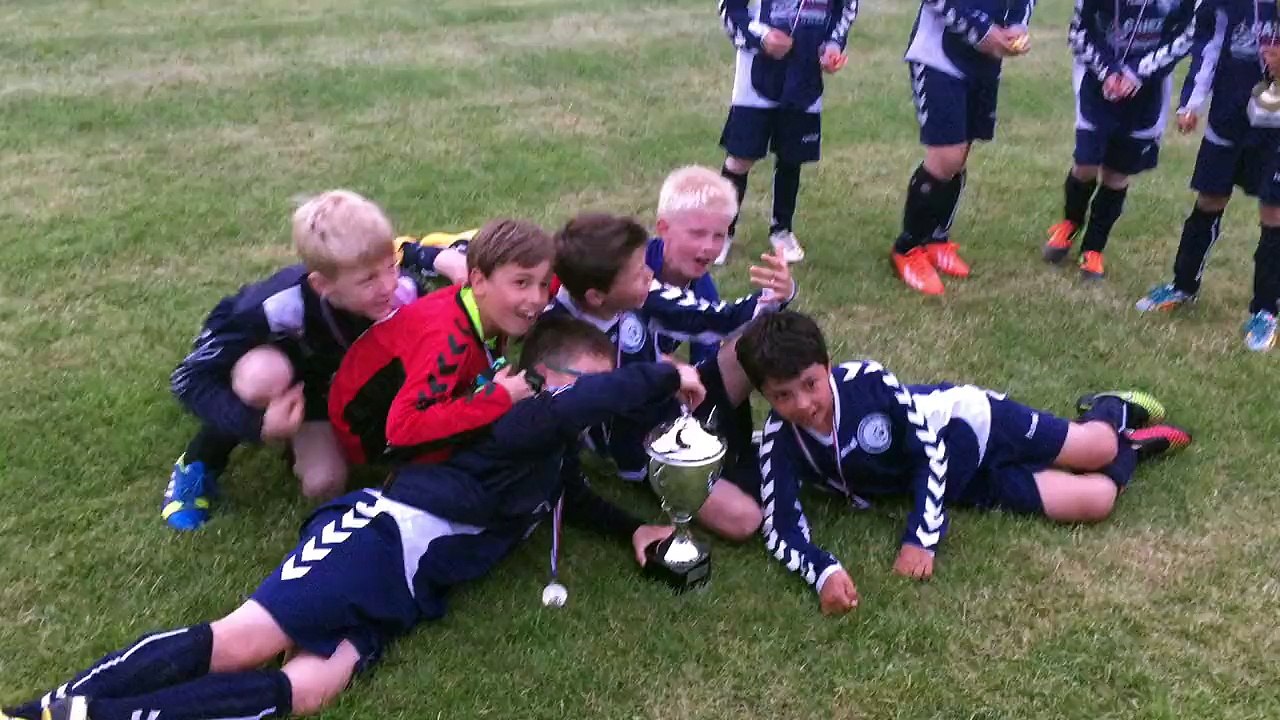 2015-06   U9 - le cri de la victoire au tournoi de Thieux