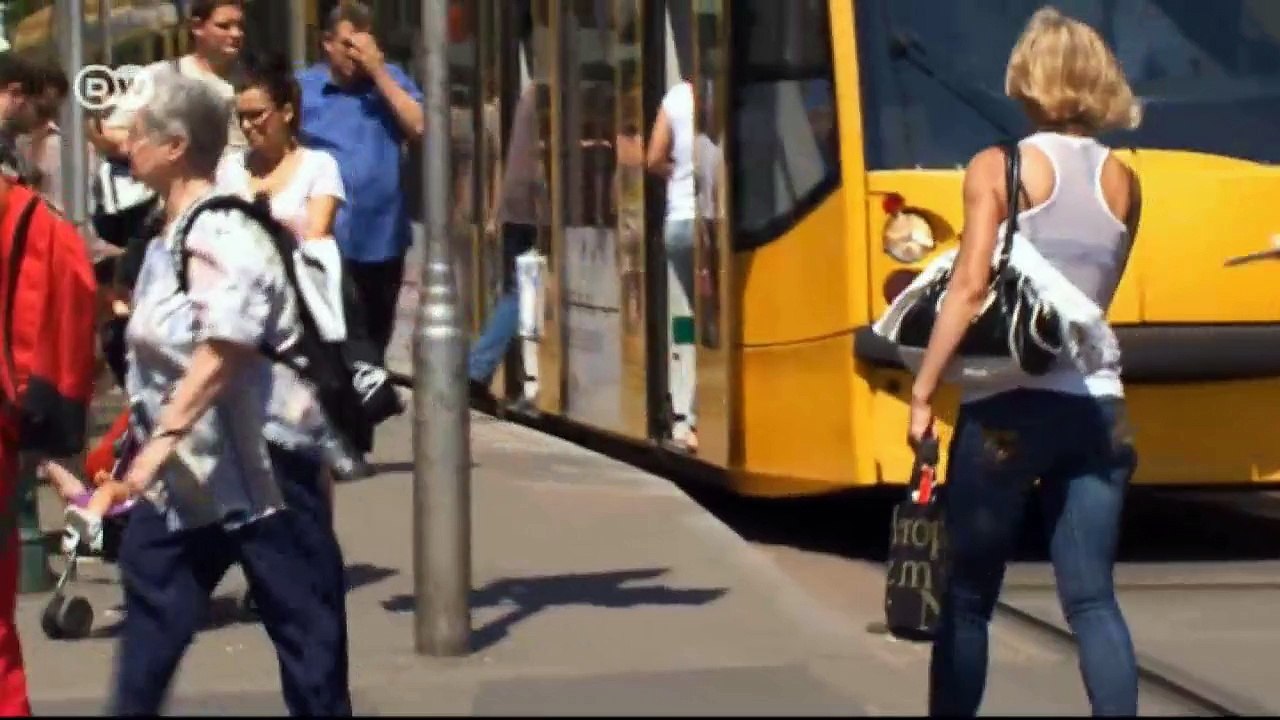 A Taxi Ride Through Budapest | Euromaxx