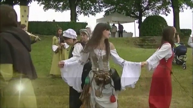 Danses anciennes à Roche la Molière Juin 2015
