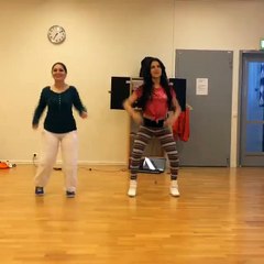 Elli Avram Sexy Lungi Dance (Part 2)