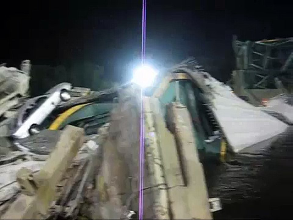 Minneapolis bridge collapse - view from water.