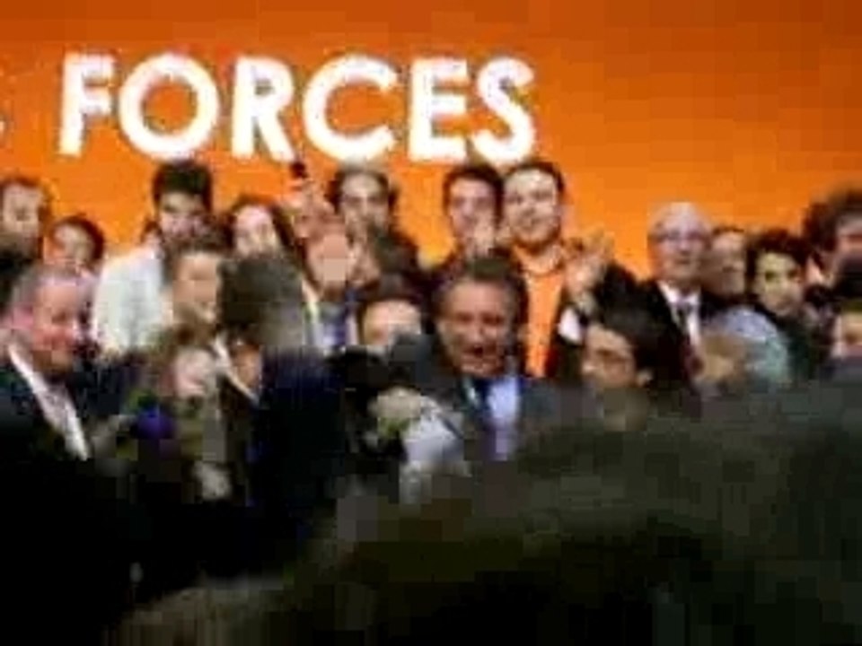 Bayrou "acclamé"