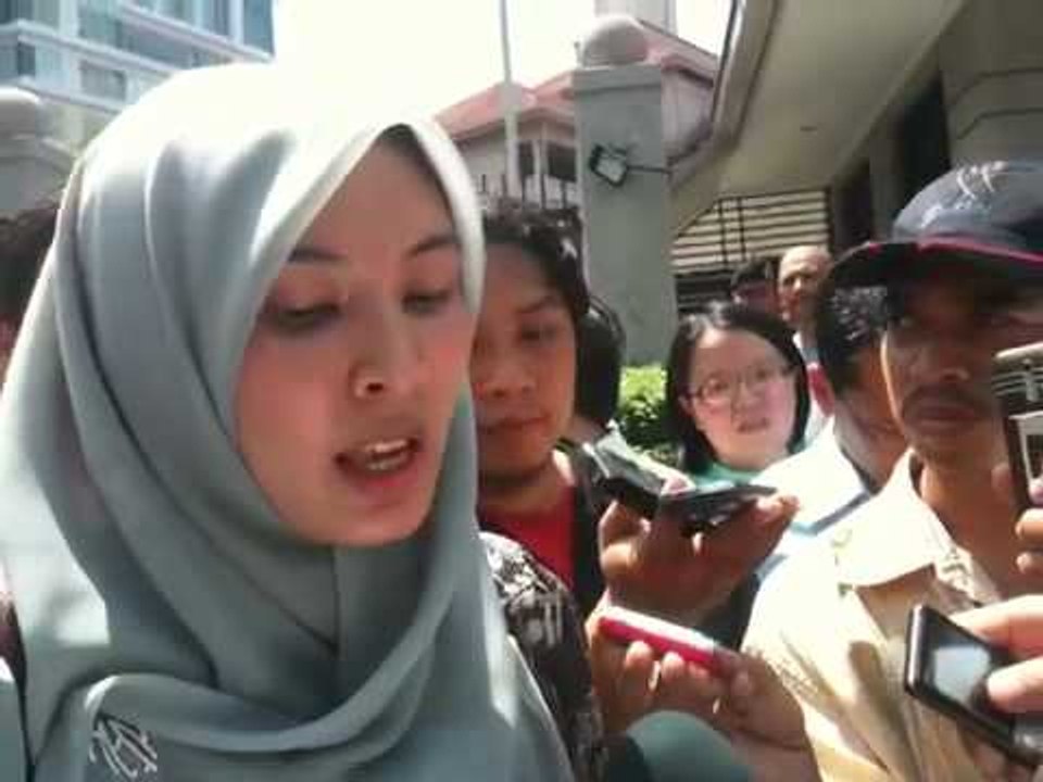 MediaRakyat News Flash: Nurul Izzah At US Embassy (2)